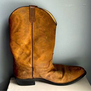 Men’s cowboy boots - size 14. Only worn once.
